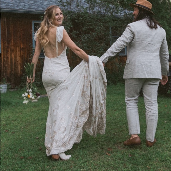 Elegant, Boho, Unique Wedding Dress - “Stevie” by Daughter’s of Simone - Size 6 - Picture 10 of 15